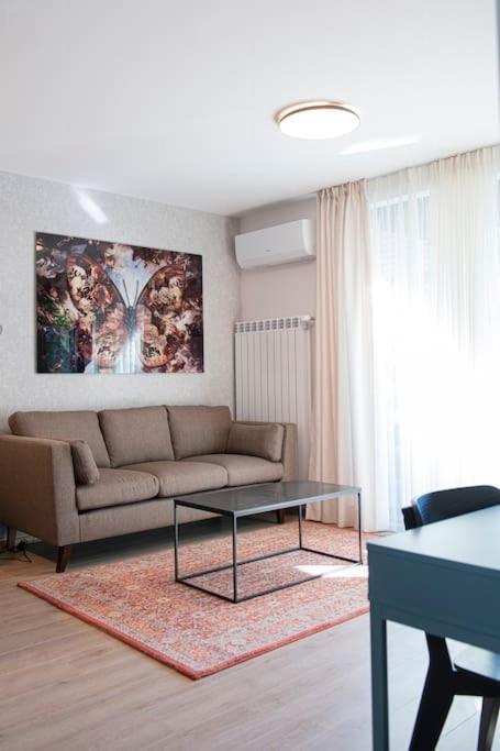 Madrid: A Modern 2-Bedroom Apartment With Parking Sofia Bagian luar foto